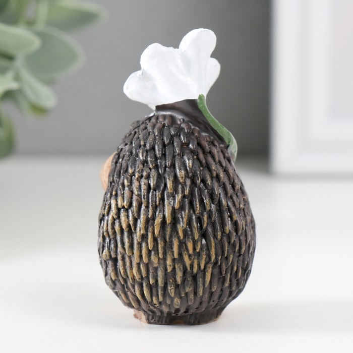 Сувенир полистоун  Сувенир полистоун "Ёжик с цветком/листиком" МИКС 3,8х4,3х7,5 см