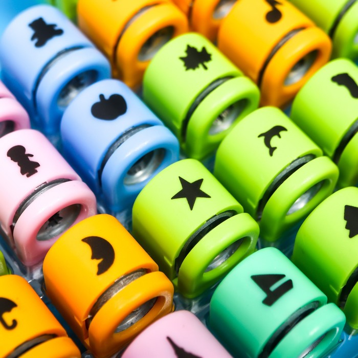 Набор фигурных дыроколов в сундуке (набор 36 шт) с держателем 20х26х4 см МИКС Набор фигурных дыроколов в сундуке (набор 36 шт) с держателем 20х26х4 см МИКС