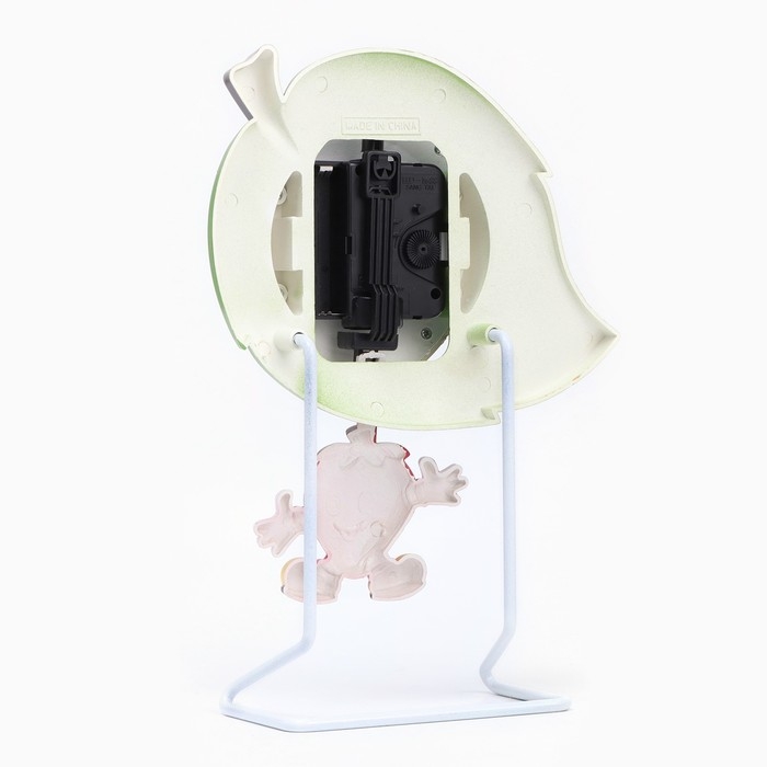 Часы настольные Часы настольные "Клубничка" детские с маятником, дискретный ход, d-7.5 см, 22.8 х 15.5 см