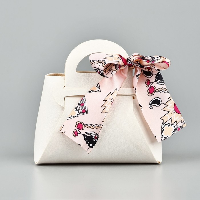 Сумочка подарочная «Белая», 12 х 13 х 5.5 см Сумочка подарочная «Белая», 12 х 13 х 5.5 см