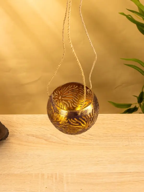 Подсвечник подвесной из кокоса, 9-12 см, тёмно синий-золотой Подсвечник подвесной из кокоса, 9-12 см, тёмно синий-золотой