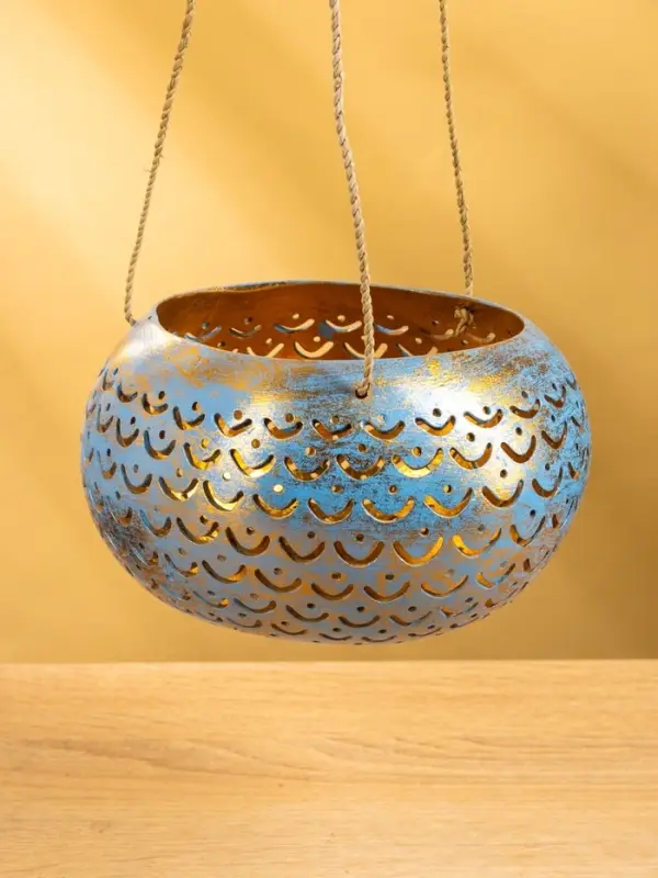 Подсвечник подвесной из кокоса, 14-16 см, сине-золотой Подсвечник подвесной из кокоса, 14-16 см, сине-золотой