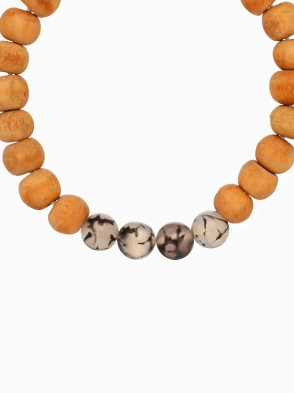 Браслет из сандалового дерева с агатом, длина 18 см, цв. чёрный Браслет из сандалового дерева с агатом, длина 18 см, цв. чёрный