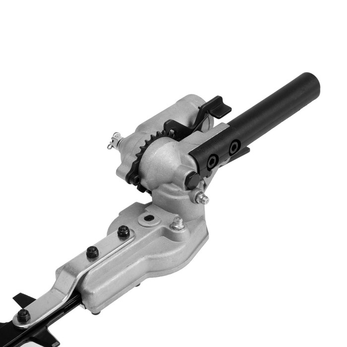 Насадка на триммер ТУНДРА, кусторез, 440 мм, посадочное место 26 мм, шкив 9 зубьев Насадка на триммер ТУНДРА, кусторез, 440 мм, посадочное место 26 мм, шкив 9 зубьев