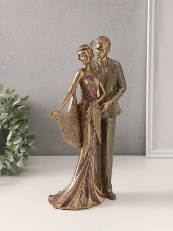 Фигурка полистоун &laquo;Пара в костюмах 20-30-х годов&raquo;, 17&times;9&times;31.5 см