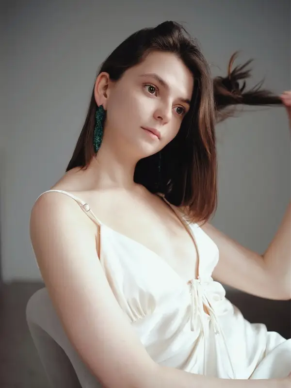 Серьги висячие со стразами &laquo;Маскарад&raquo;, икс, зелёные, 9 см