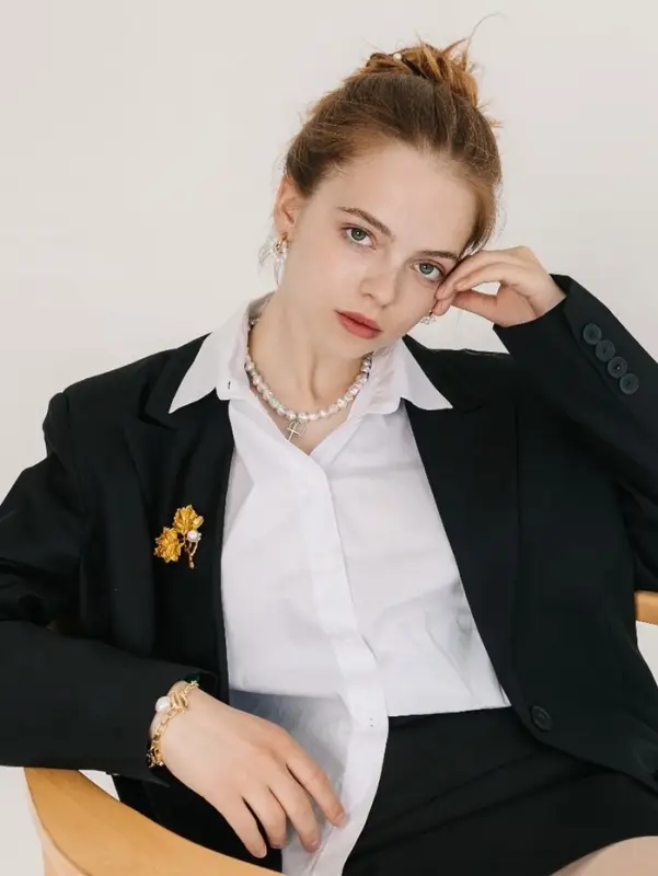 Брошь &laquo;Листья кленовые&raquo;, цветная в золоте