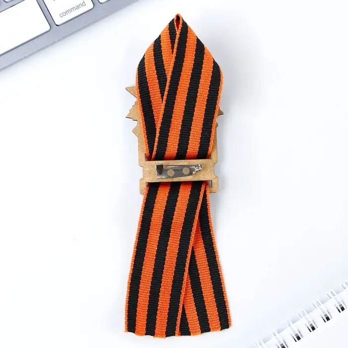 Деревянный орден с георгиевской лентой «9 мая», 4.4×6.3 см Деревянный орден с георгиевской лентой «9 мая», 4.4×6.3 см