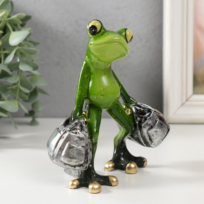 Сувенир полистоун лак Сувенир полистоун лак "Лягушонок с сумками" 7,5х11,5х13 см