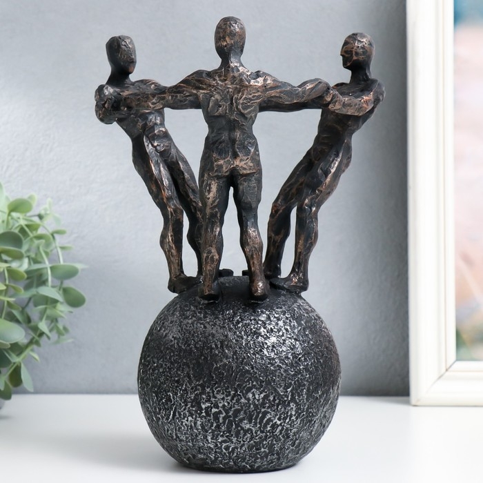 Сувенир полистоун "Три эквилибриста на шаре" под бронзу 18х16х26,5 см
