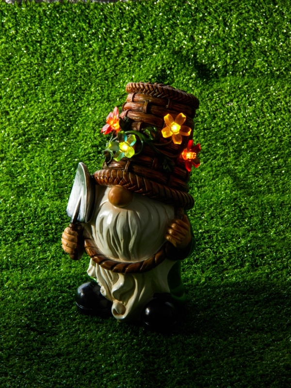 Садовая фигура  Садовая фигура "Гном с лопатой", 14х13.5х24 см, с подсветкой