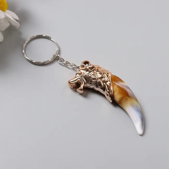 Брелок пластик Брелок пластик "Клык с волком" 5,7х1,3х2,3 см