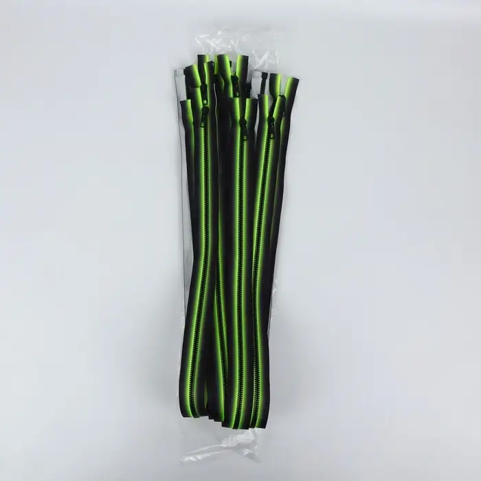 Молния «Трактор», №5, разъёмная, замок автомат, 90 см, зелёная, чёрная Молния «Трактор», №5, разъёмная, замок автомат, 90 см, зелёная, чёрная