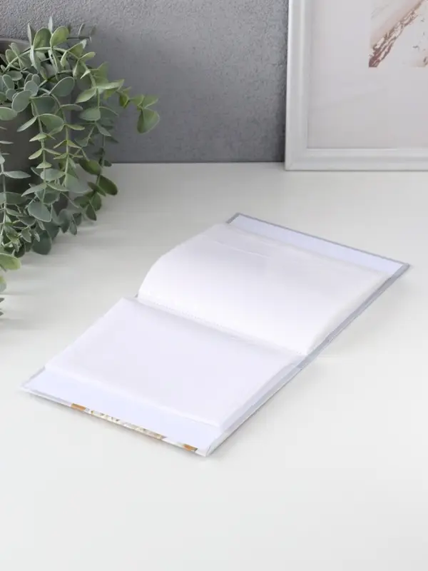 Фотоальбом на 40 фото 10х15 см Фотоальбом на 40 фото 10х15 см "Подарки и ёлочные шары" в коробке тисн.золото 4,7х14х17 см 1087376