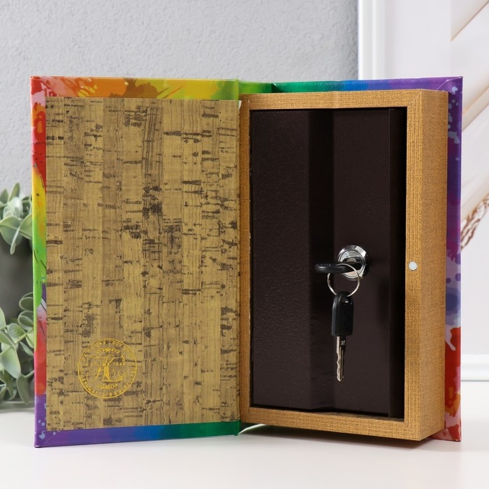 Сейф-книга дерево кожзам Сейф-книга дерево кожзам "Портрет девушки. Пятна краски" тиснение 21х13х5 см