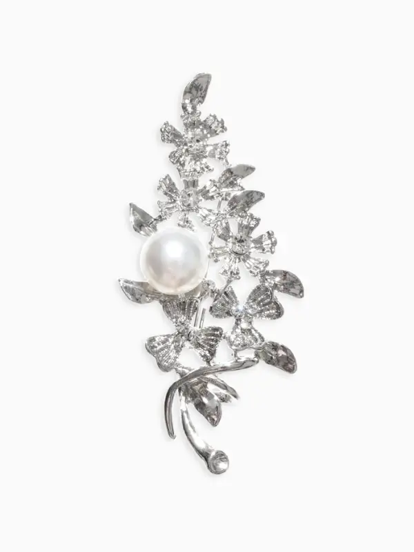 Брошь &laquo;Букет с жемчугом&raquo;, белая в серебре