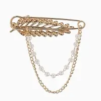 Булавка &laquo;Лист&raquo; в стразах, цепочка, жемчуг, L=7.5 см, цвет белый в золоте