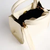 Сумка женская тоут на магните, 14.5&times;9.5&times;16 см, белая