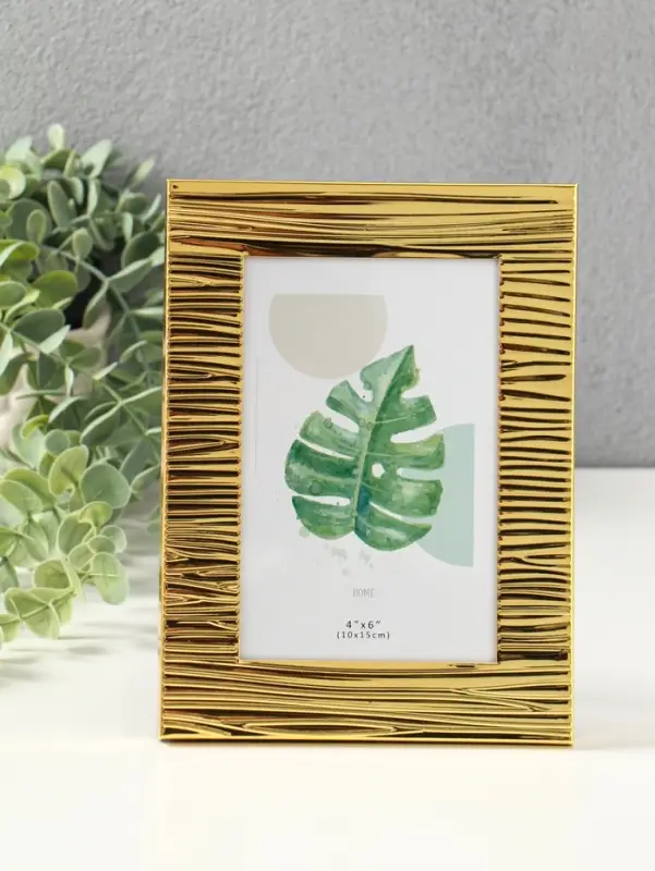 Фоторамка металл на 1 фото 10х15 см Фоторамка металл на 1 фото 10х15 см "Зебра" золото гальваника 1,7х14,2х19,3 см