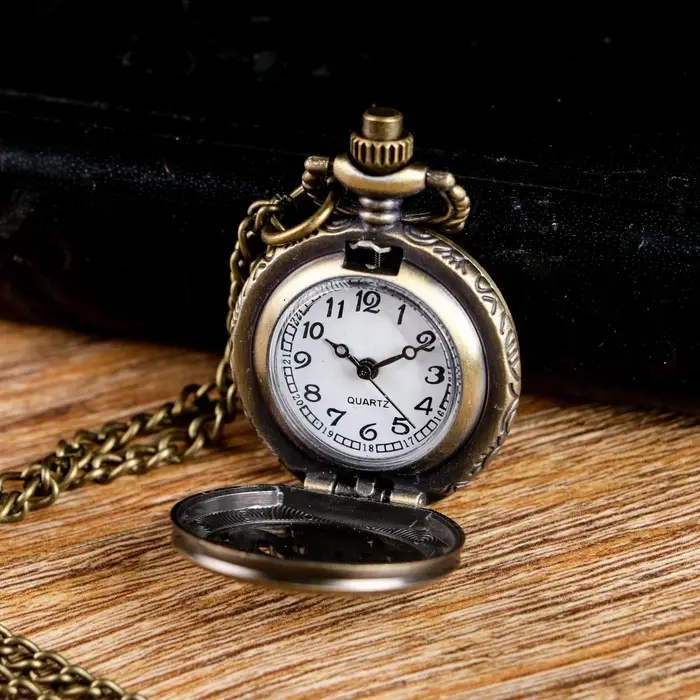 Часы карманные &laquo;Павлин&raquo;, кварцевые, диаметр циферблата 1.8 см, 2.5&times;2.5 см