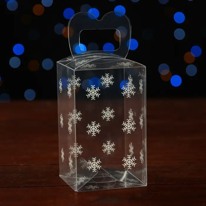 Коробка подарочная новогодняя складная ПВХ «Снежинки» 6×6×10 см Коробка подарочная новогодняя складная ПВХ «Снежинки» 6×6×10 см