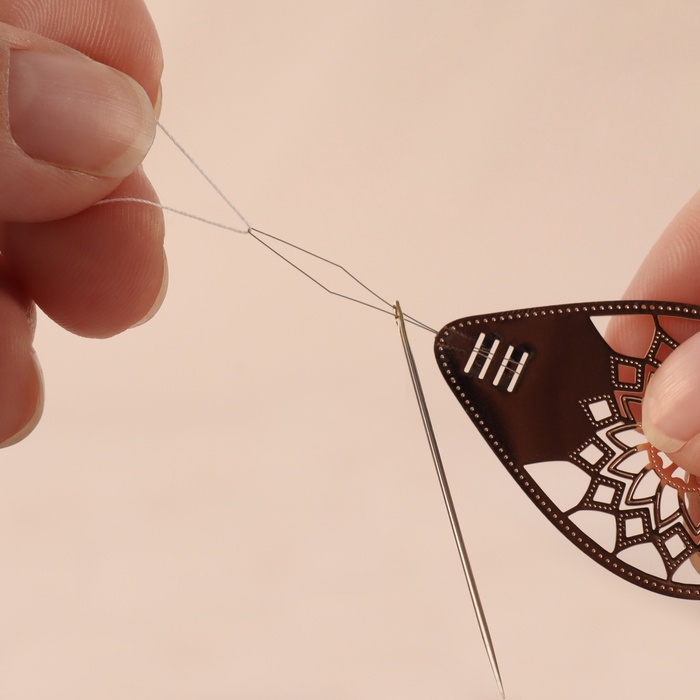 Нитковдеватель ажурный 6*2,8см бронзовый ТР Нитковдеватель ажурный 6*2,8см бронзовый ТР