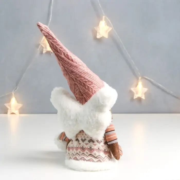 Кукла интерьерная  Кукла интерьерная "Ангел в бежевом наряде с узорами и сердечком" длинные ножки 50х13х9 см