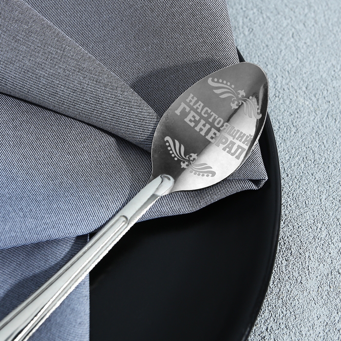 Ложка чайная с гравировкой «Настоящий генерал», на подарочной открытке, 3 х 14 см. Ложка чайная с гравировкой «Настоящий генерал», на подарочной открытке, 3 х 14 см.