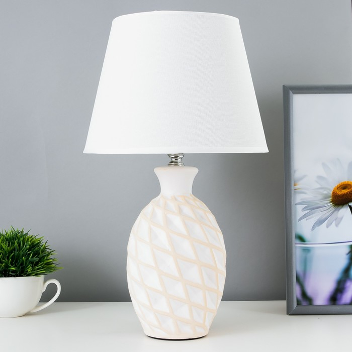 Настольная лампа 16502/1 E14 40Вт бело-бежевый 22х22х38 см RISALUX Настольная лампа 16502/1 E14 40Вт бело-бежевый 22х22х38 см RISALUX