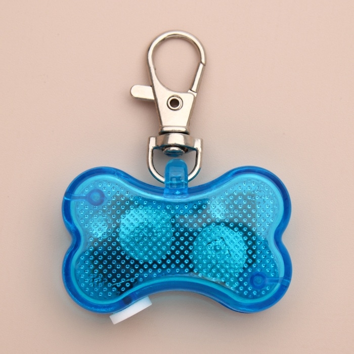 Маячок-адресник Косточка с наклейкой под записку 3 режима свечения голубой Маячок-адресник Косточка с наклейкой под записку 3 режима свечения голубой