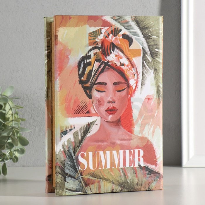 Сейф-книга дерево, кожзам, зеркало  Сейф-книга дерево, кожзам, зеркало "Девушка в ярком тюрбане" 24х16х5 см