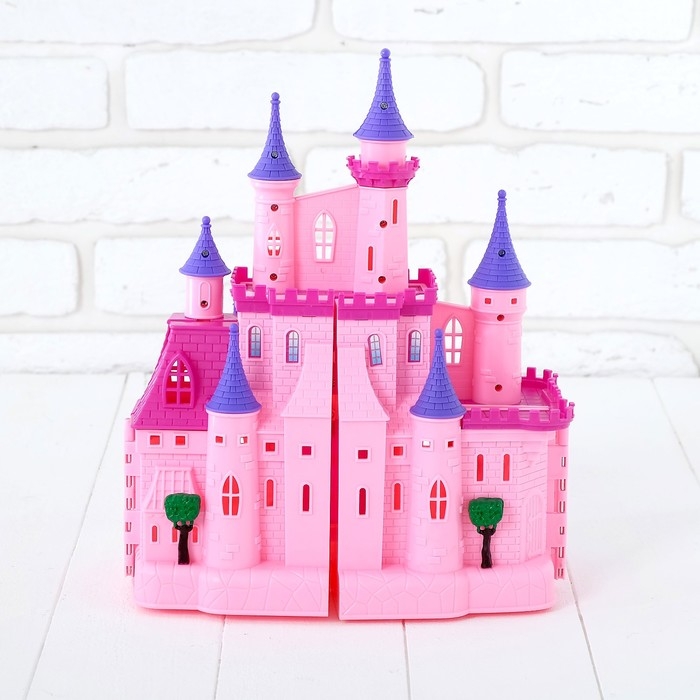 Кукольный замок с фигурками и аксессуарами, свет, звук Кукольный замок с фигурками и аксессуарами, свет, звук