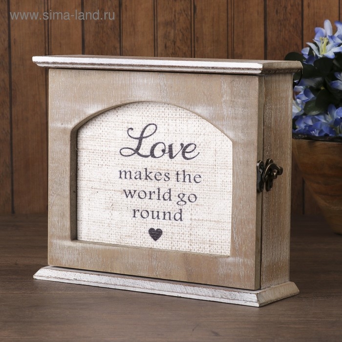 Ключница дерево 6 крючков Ключница дерево 6 крючков "Любовь заставляет мир вращаться" 20,3х24х7,3 см