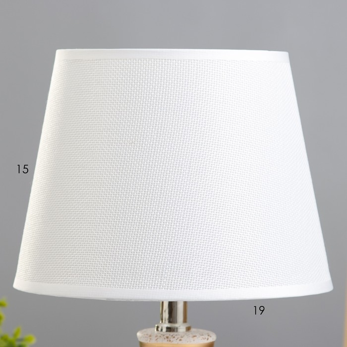 Настольная лампа Настольная лампа "Барил" 1хE14 белый 20х20х31 см RISALUX