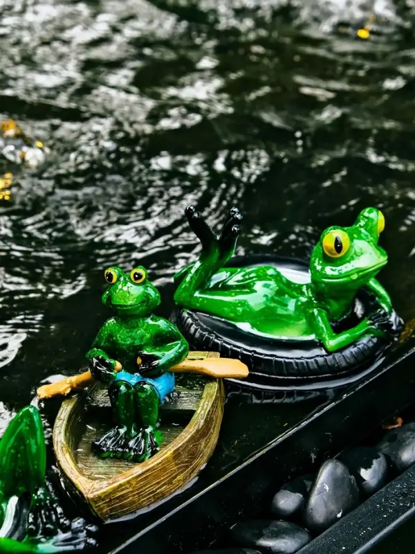 Садовая фигура 14 х 13 х 9,5 см Садовая фигура 14 х 13 х 9,5 см "Лягушка в лодке" Водоплавающая