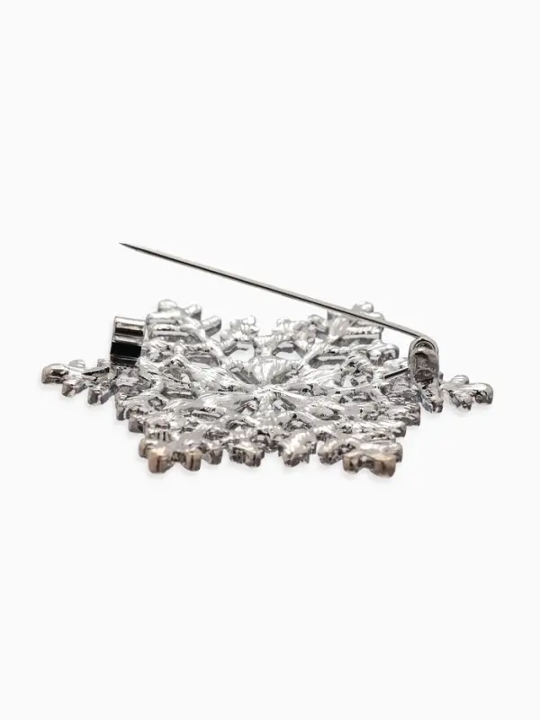 Брошь новогодняя &laquo;Снежинка - загадай желание&raquo;, белая в серебре