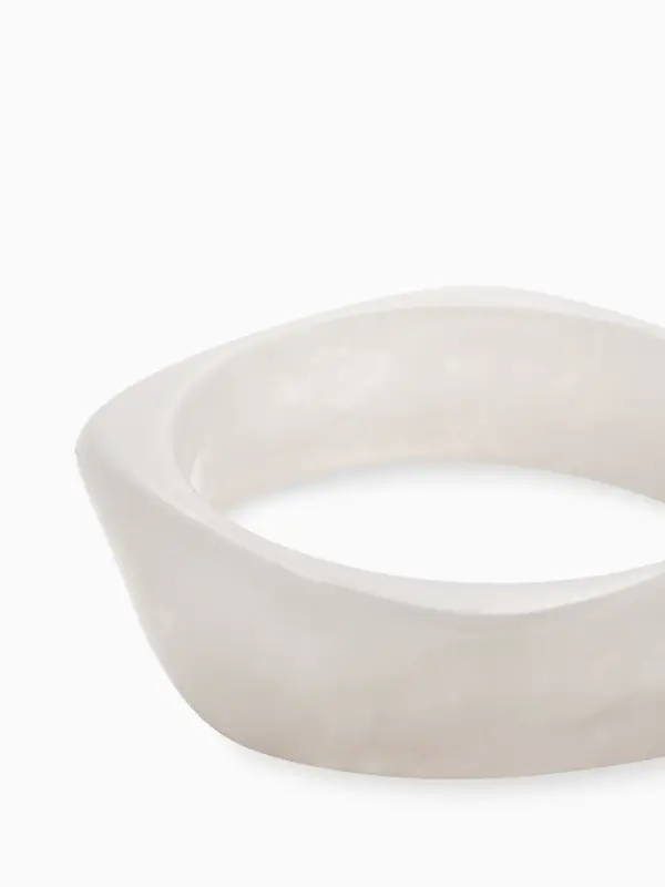 Браслет на руку широкий акриловый, цвет белый