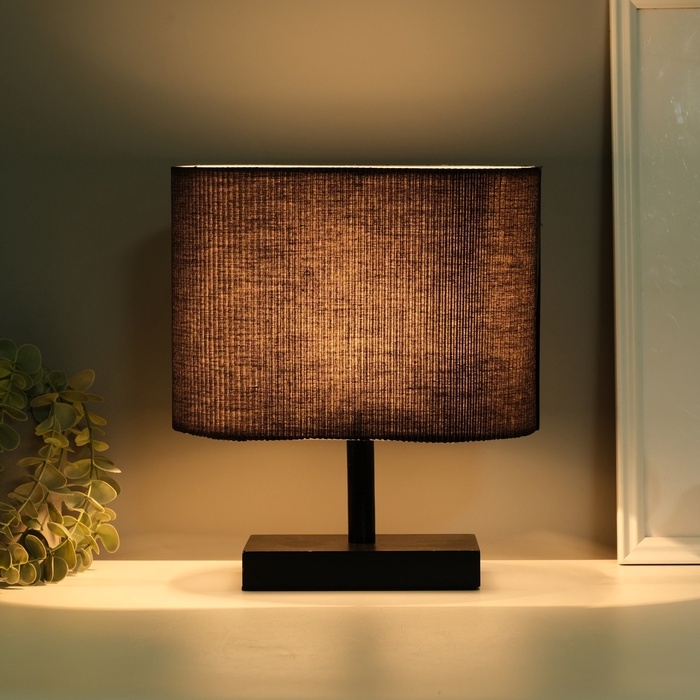 Светильник настольный Светильник настольный "Консул" 1х40Вт Е27 черный 25х13х29см