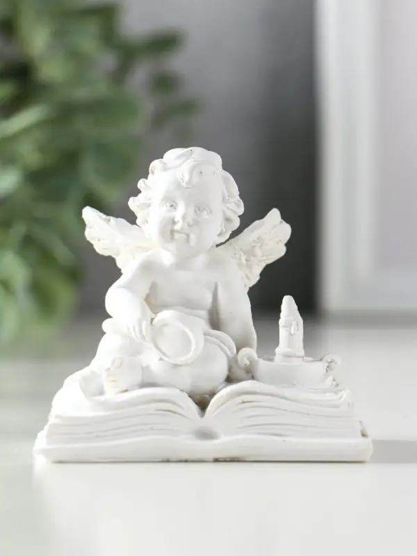 Сувенир полистоун "Ангелок с лупой на книге" белый 7,7х5х7 см