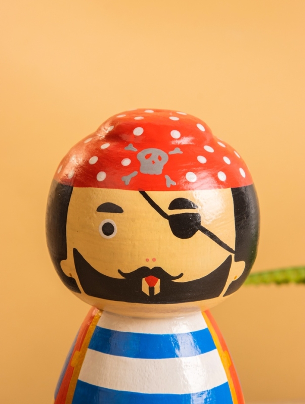 Деревянная кукла кокеши Деревянная кукла кокеши "Одноглазый пират" 9х9х21 см