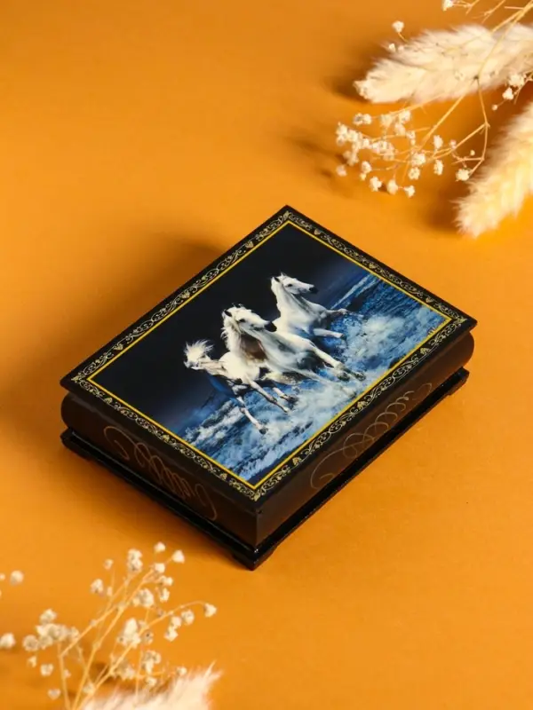Шкатулка «Три коня», 10×14 см, лаковая миниатюра