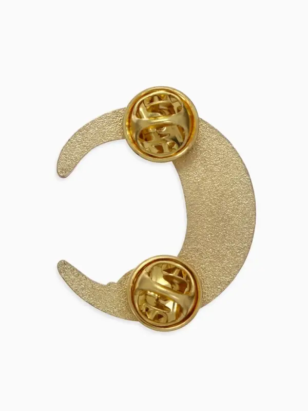 Значок-оберег &laquo;Лунный кот&raquo;, чёрный в золоте