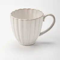 Кружка &laquo;Лотос&raquo;. 335 мл, 13&times;10.5&times;5 см, фарфор, молочная