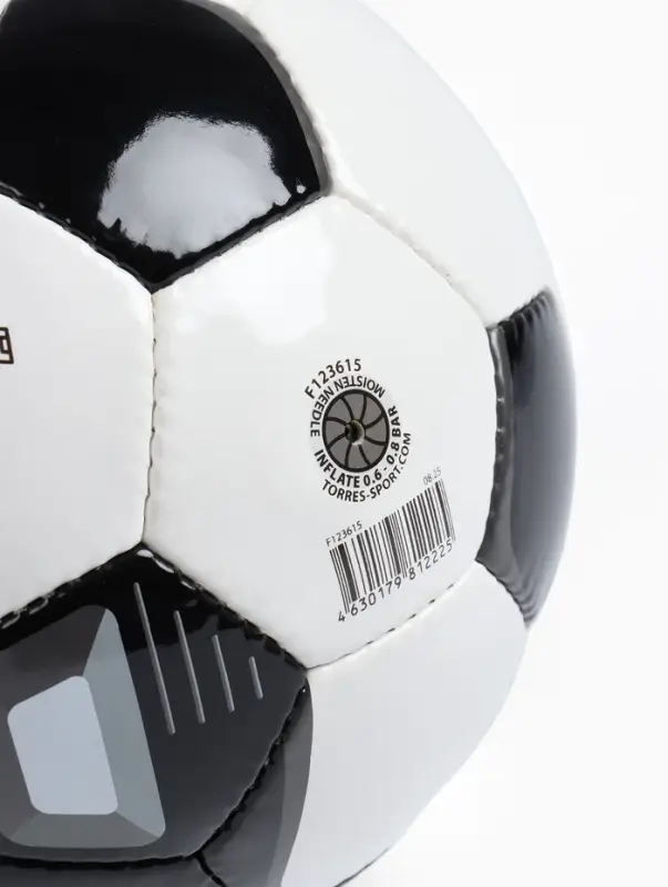Футбольный мяч TORRES Classic, F123615, ручная сшивка, 32 панели, р. 5, PVC