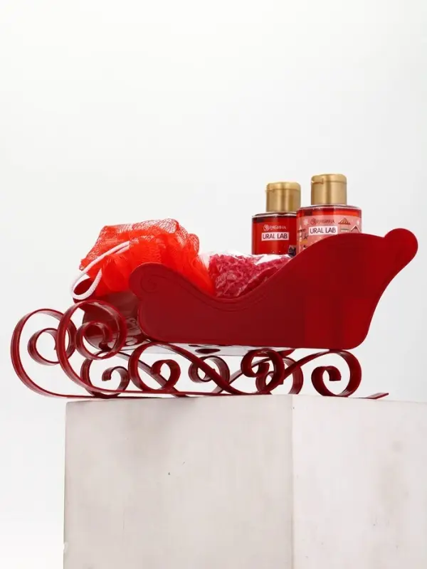 Подарочный набор новогодний в санях: 2 геля для душа, соль для ванны и мочалка, URAL LAB