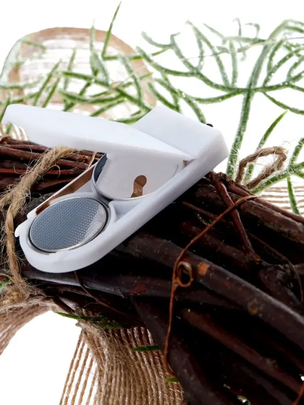 Декоративный венок &laquo;Ель с колокольчиком&raquo;, d=55 см, 30 LED, от батареек CR2032&times;2, свечение тёплое белое