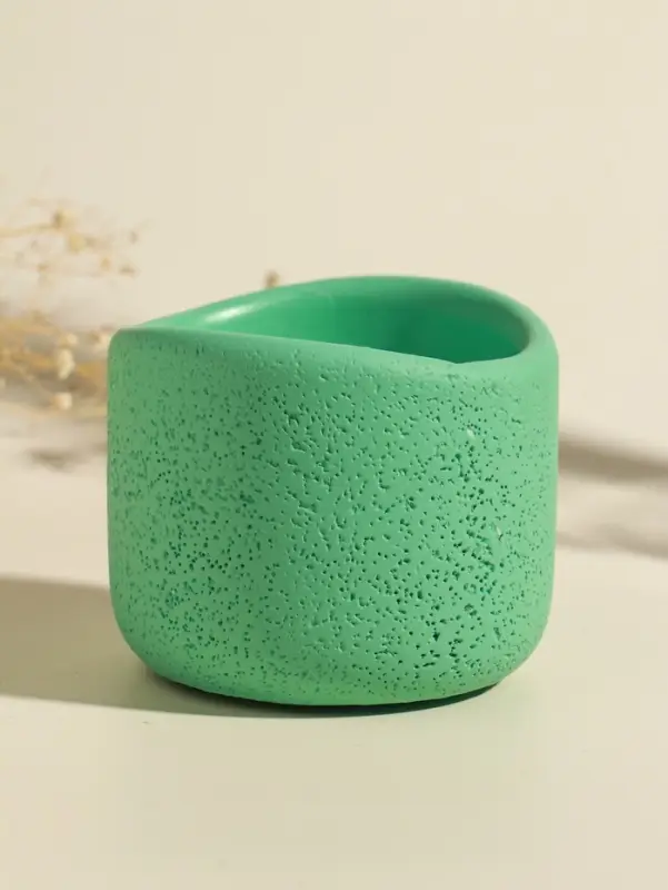 Свеча в подсвечнике вулканическом &laquo;Изгиб&raquo;, мятная, 8.3&times;8.5&times;7 см