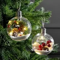 Набор ёлочных шаров &laquo;Ветка ели и ягоды&raquo;, 2 шт., d=10 см, 5 LED, от батареек, свечение тёплое белое