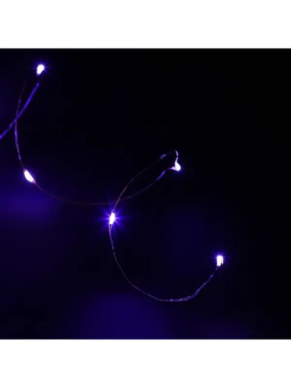 Гирлянда &laquo;Нить&raquo; 5 м роса, IP20, серебристая нить, 50 LED, батарейки CR2032&times;2 (в комплекте), свечение фиолетовое