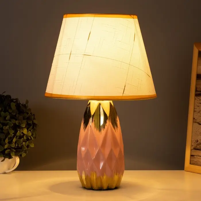Лампа настольная &laquo;Андреа&raquo; 1&times;40 Вт Е14 розовый/золото 24&times;24&times;40 см